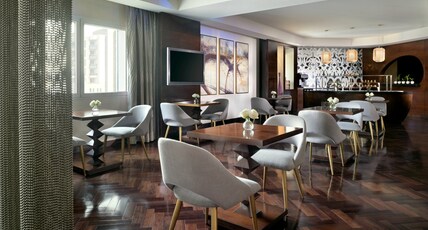 Crowne Plaza Hotel- Dubai Deira Room Type - 1 King Bed 1 Bedroom Suite Lounge Access
