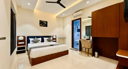 Hotel Mantri Ji Room Type - Deluxe Room