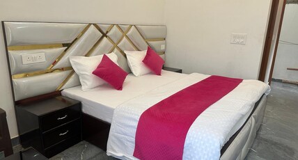 Hotel Rudra Residency Room Type - Deluxe Room