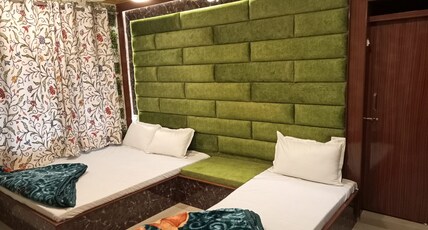 Hotel Rooma Room Type - Deluxe Room 3 Bed