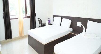 HOTEL TEMPLE VIEW Room Type - Deluxe AC with 1 Queen Bed and 1 Single Bed