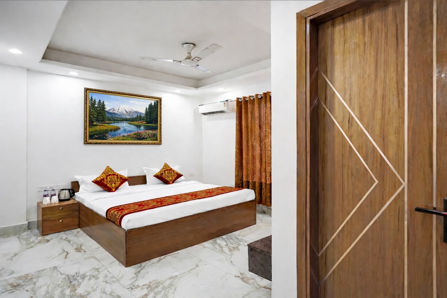 Mauryan Elite Hotel, Ignou Road - Tap to explore photos