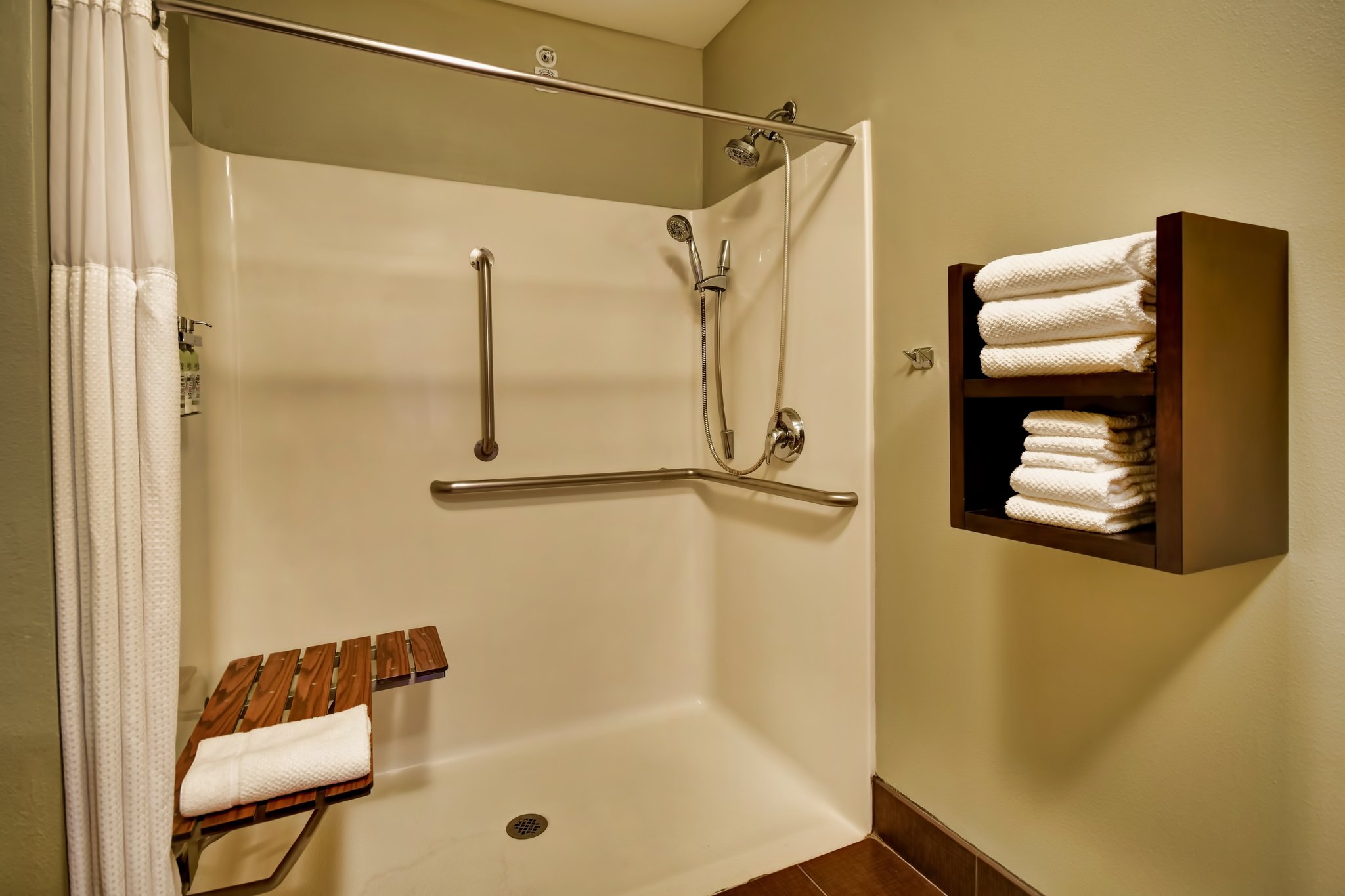 Staybridge Suites MIDDLETON/MADISON-WEST - Tap to explore photos