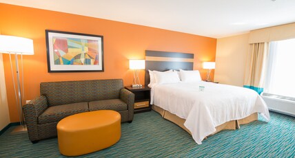 Holiday Inn Bismarck, an IHG Hotel Room Type - 2 Queen Standard Communications Accessible