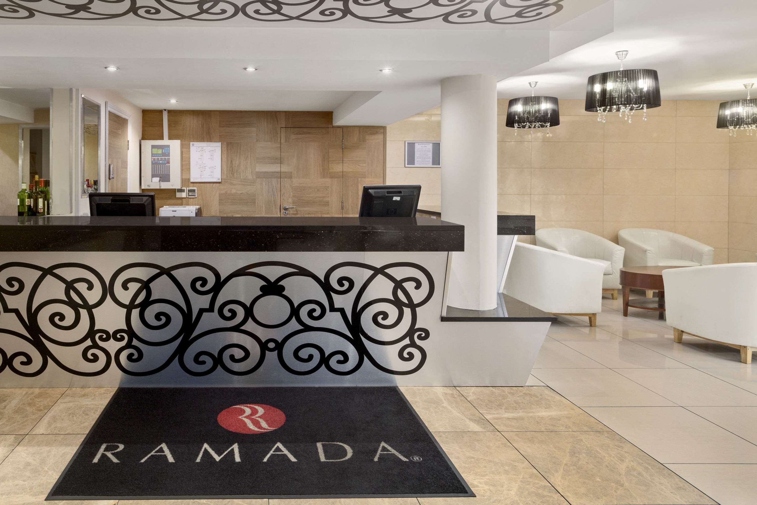 Ramada by Wyndham Oldbury Birmingham - Tap to explore photos