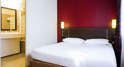 ibis Styles Nantes Centre Place Royale Room Type - Standard Room with a double bed
