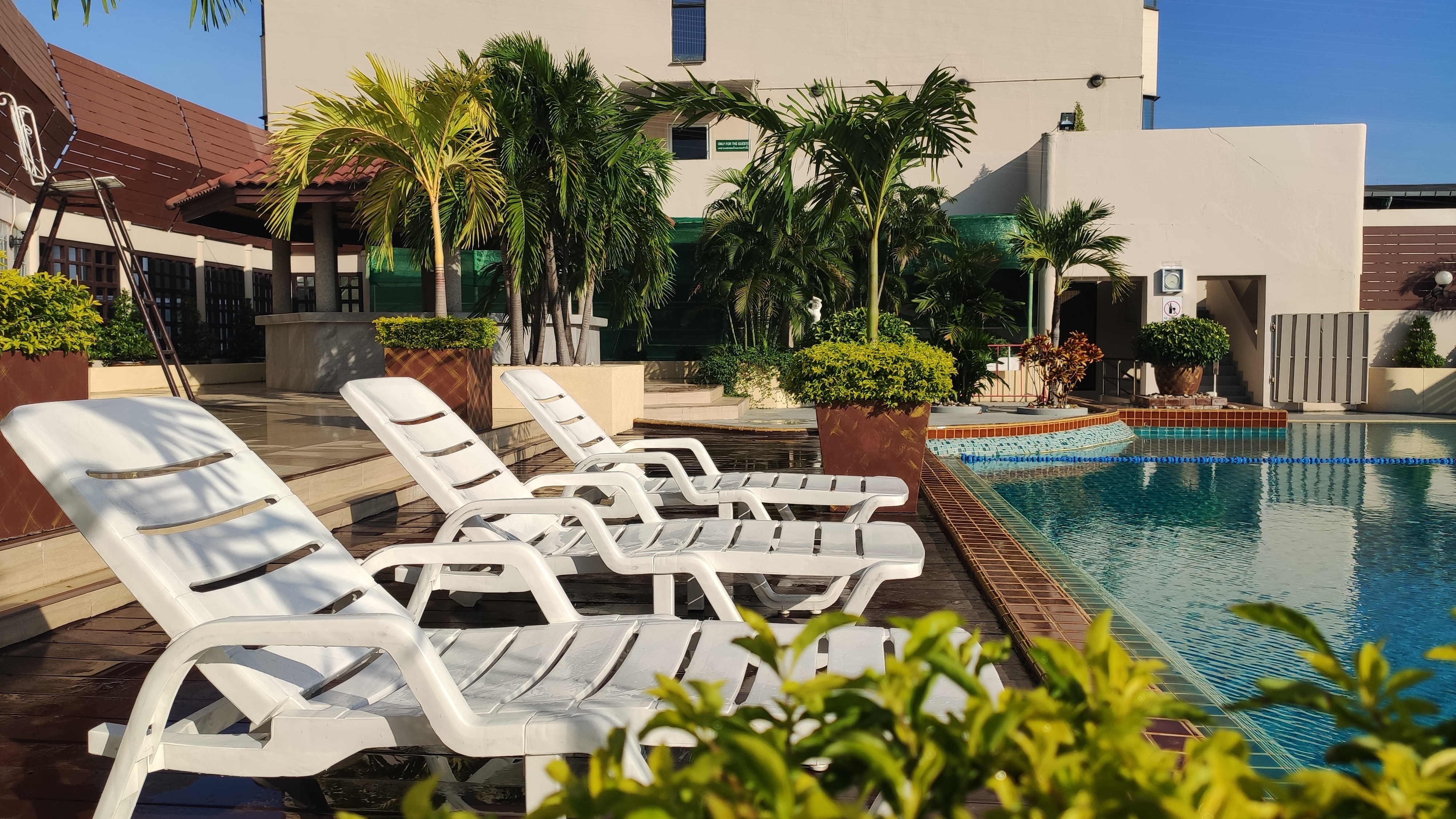 Maruay Garden Hotel - Tap to explore photos
