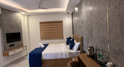 Pepper Coast Luxury Business Hotel Room Type - Deluxe Room Pepper Coast Luxury Business Hotel Room Type - Deluxe Room