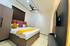Hotel 7 Star Rohini Sector 17