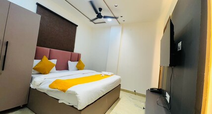 Hotel 7 Star Rohini Sector 17 Room Type - Deluxe room
