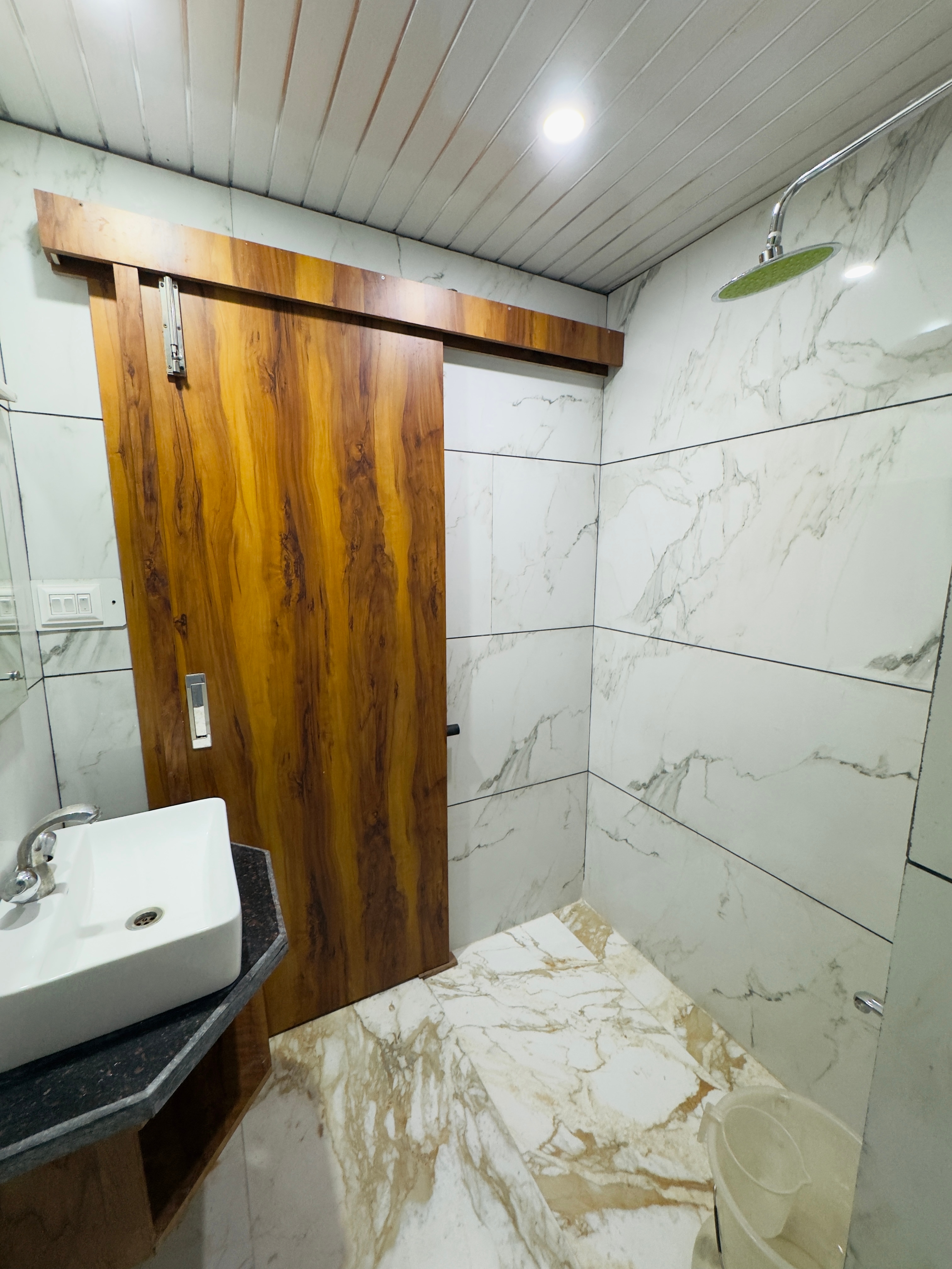 Hotel Jagdish Residency @ 2 mins drive to Railway Station - Tap to explore photos