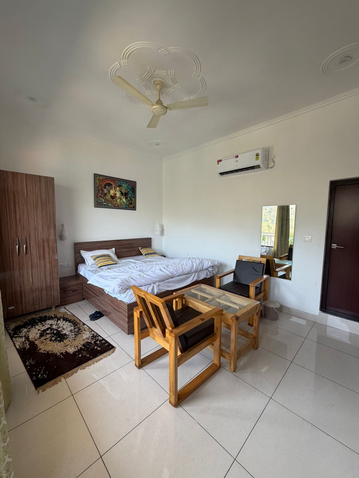 Evergreen Heights Home Stay - Tap to explore photos