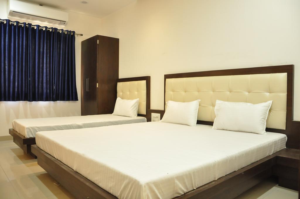 Hotel Shree Vijay Palace near Mahakaleshwar Jyotirlinga - Tap to explore photos