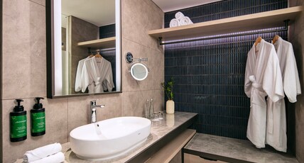 Crowne Plaza LABUAN BAJO by IHG Room Type - 1 King Standard