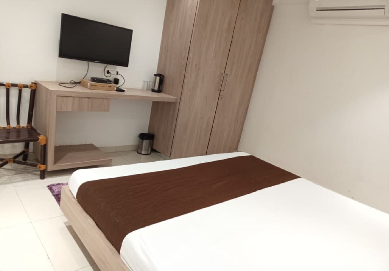 KAVYA RESTRO - Tap to explore photos