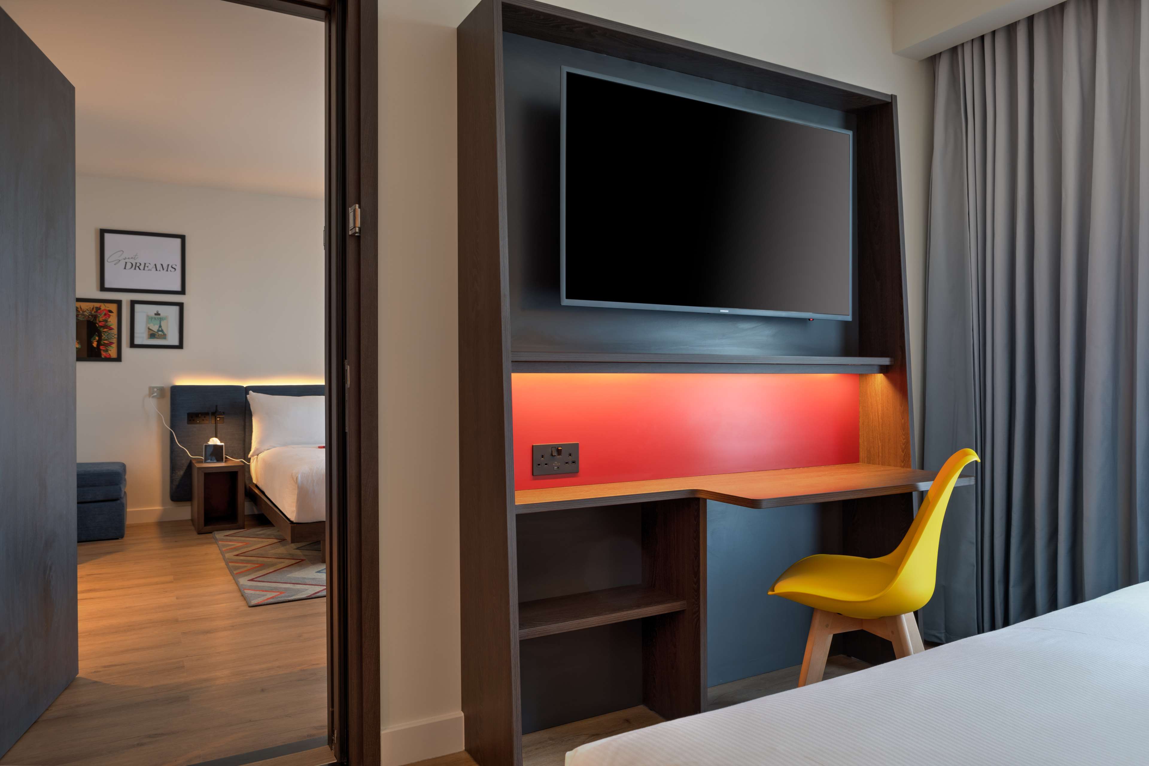 Hampton by Hilton Ashford International - Tap to explore photos