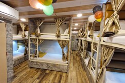 Gold Spot Dormitory (AC 24 HOURS)