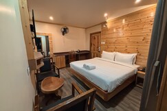 Woodbine Shillong |Lift|Restaurant|Parking| 2 Mins From Golf Link 