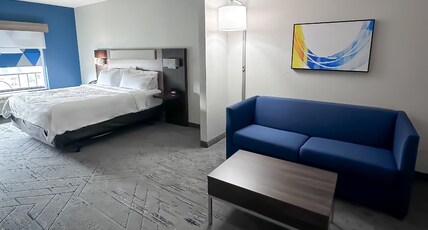Holiday Inn Express & Suites - New Philadelphia Southwest Room Type - 1 King Suite Add Living Area Sofa Bed