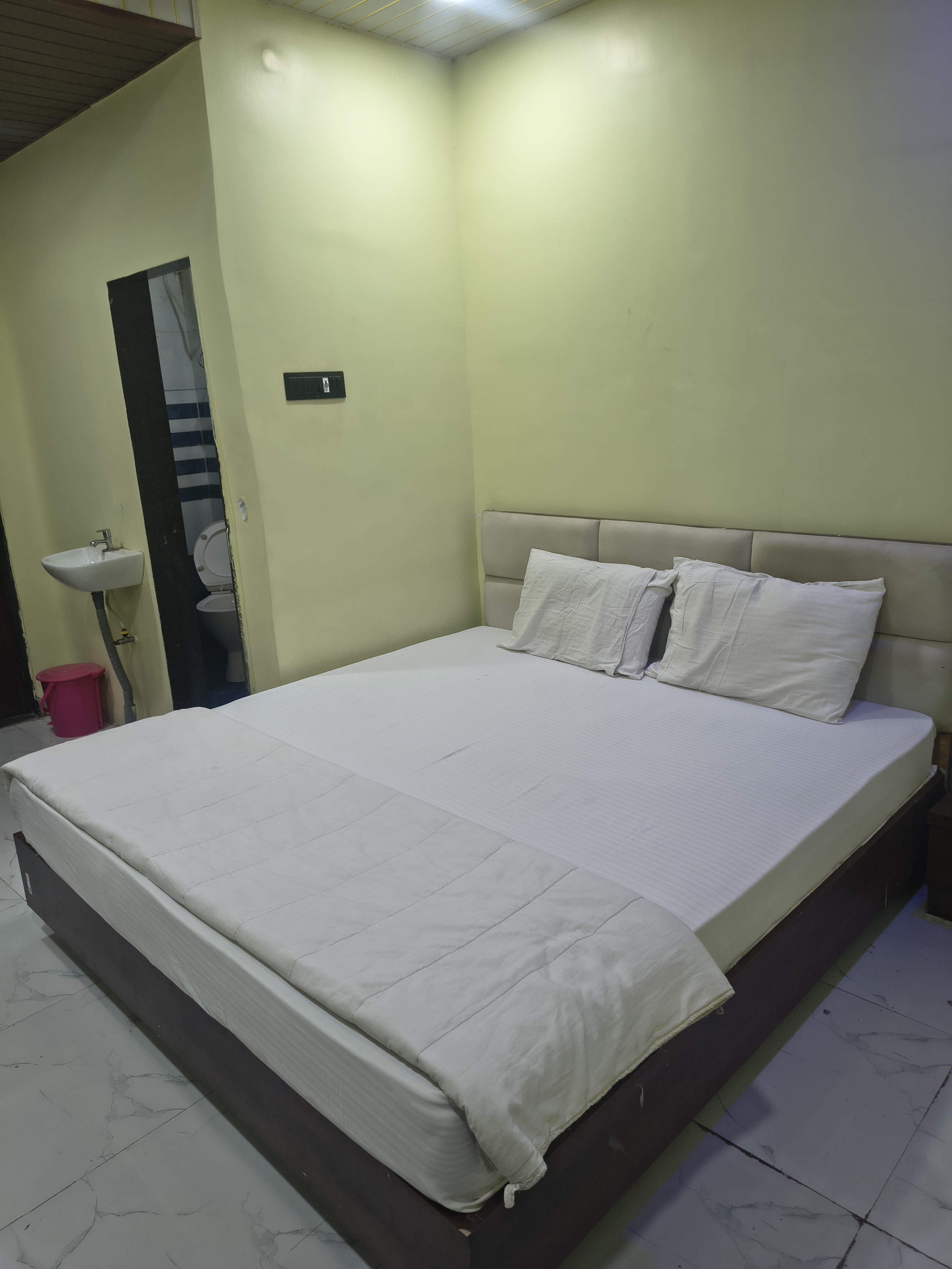 Swagat Lodging AC - Tap to explore photos