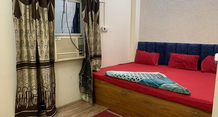 Hotel Crown Palace Room Type - Deluxe 3 Bed