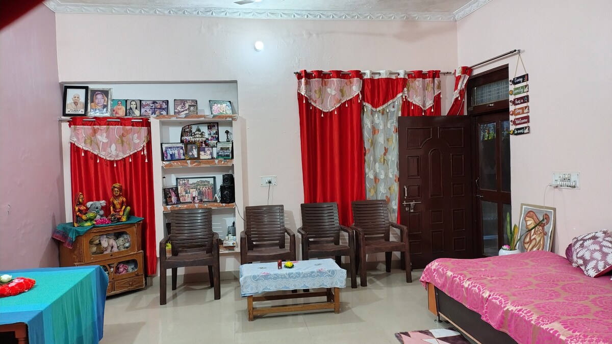 Happy Family House room 1 - Tap to explore photos
