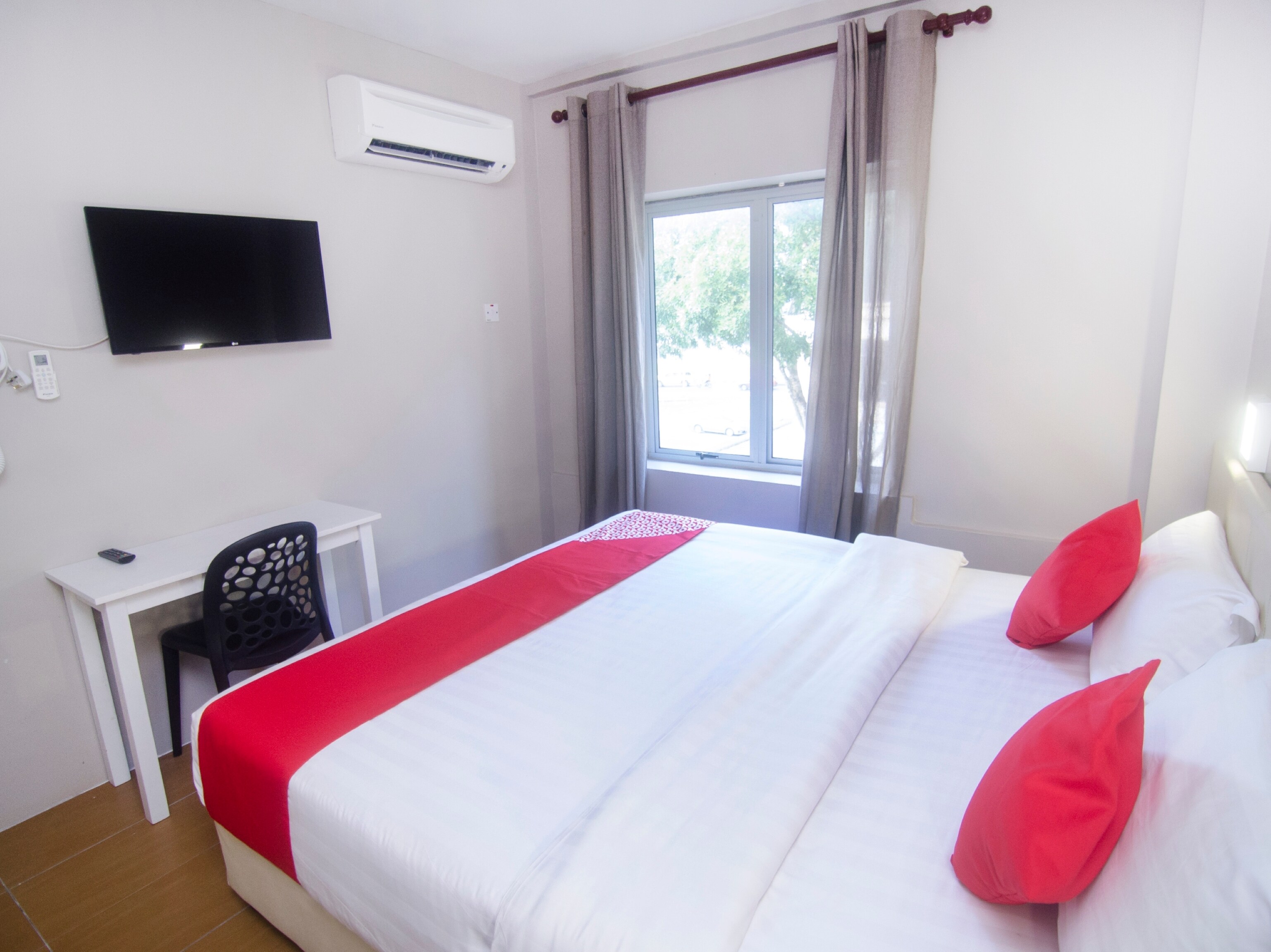 Hotel O iBC36 Business Stay - Tap to explore photos