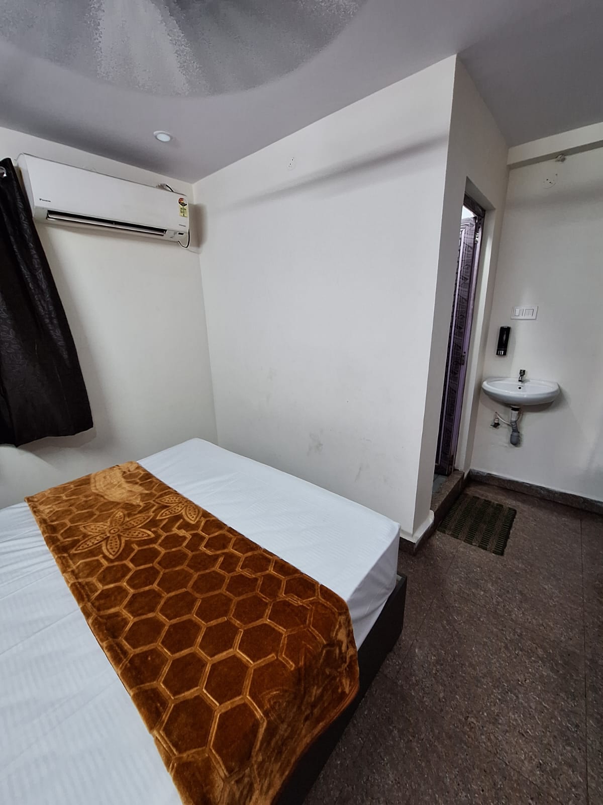 HOTEL KESAVA RESIDENCY - Tap to explore photos