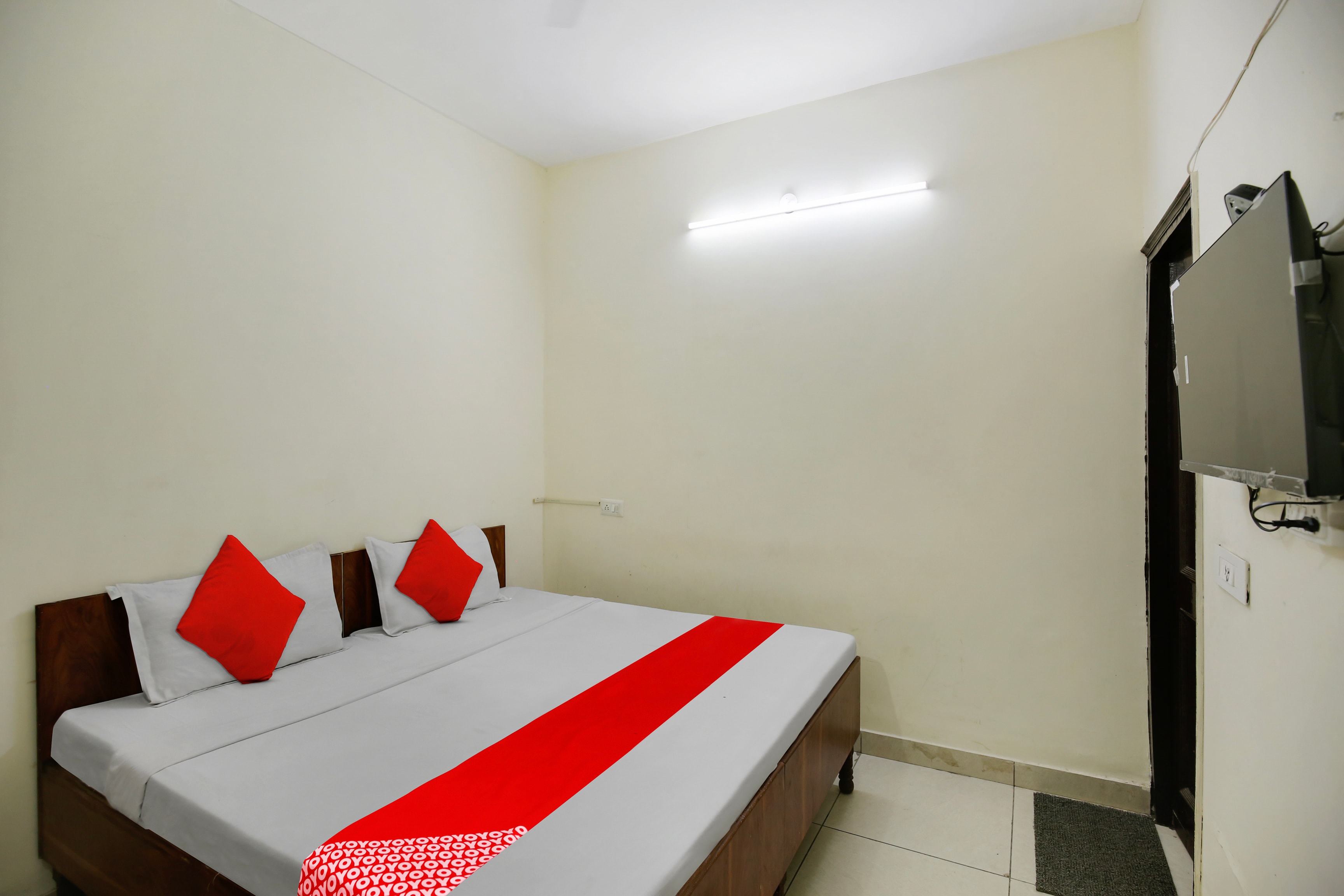 Hotel O Wave Inn Guest House - Tap to explore photos