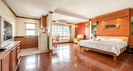 Royal Ivory Sukhumvit Nana Room Type - Deluxe Room