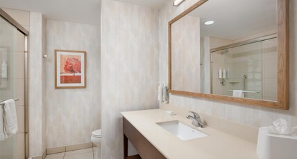 Hampton Inn Cleveland Room Type - 1 KING HEARING ACC NONSMOK