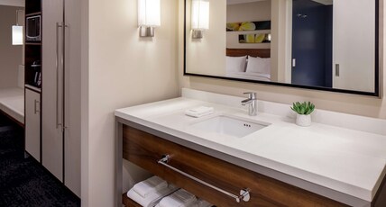 Hilton Garden Inn Waikiki Beach Room Type - 2 DBL HEAR ACCESS PTL OCN