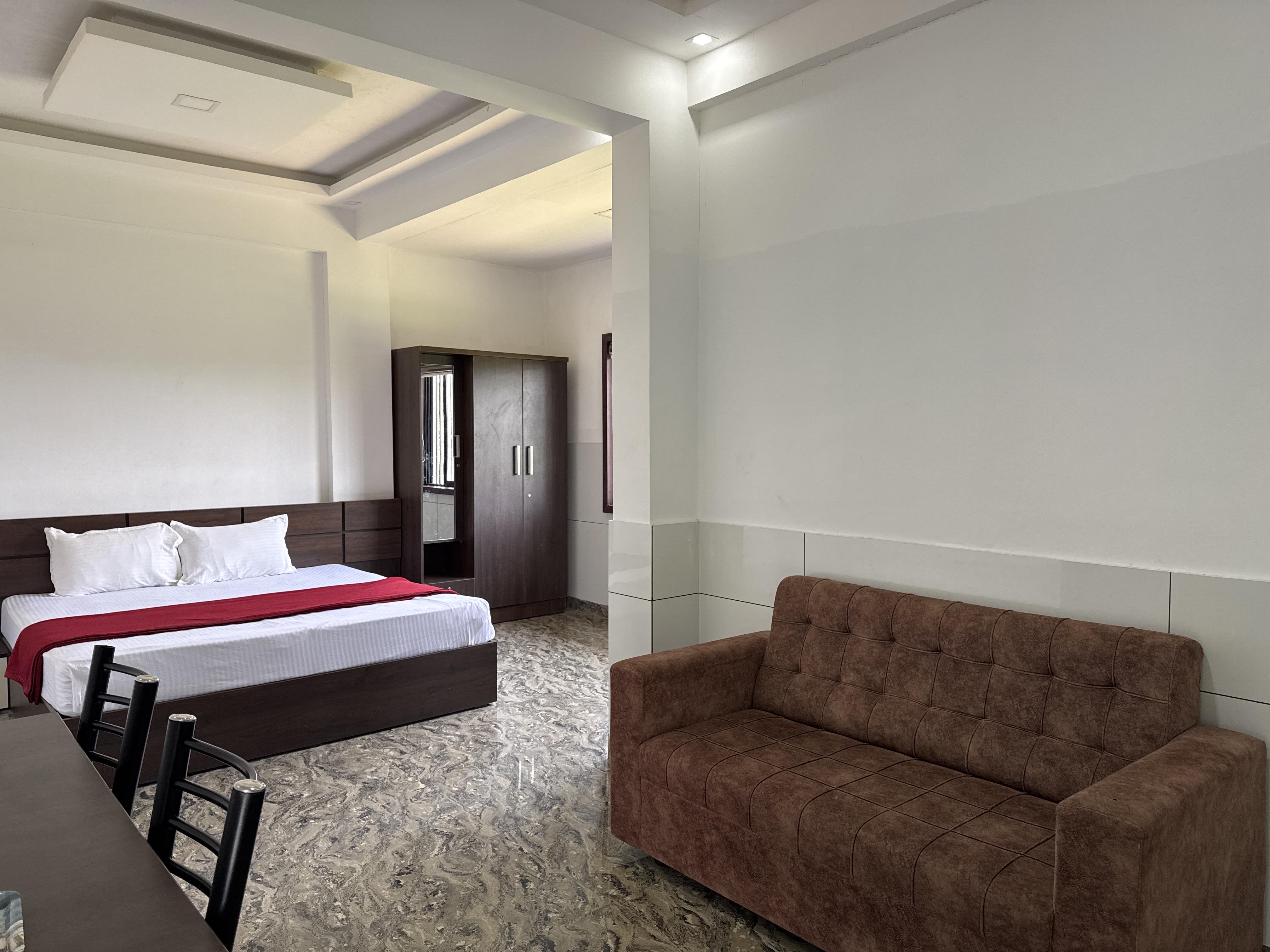 Lavilla inn rooms and dormitory - Tap to explore photos