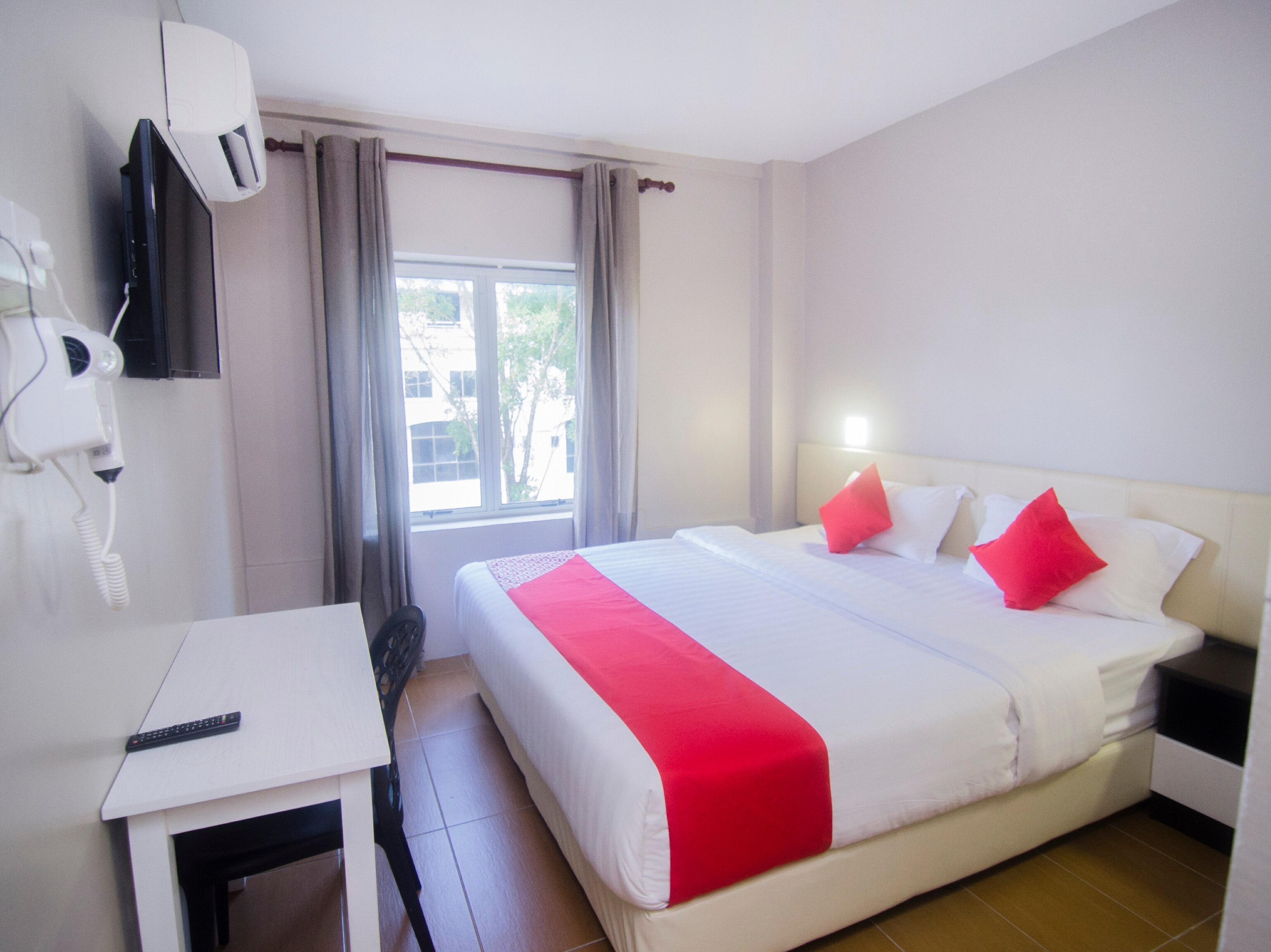 Hotel O iBC36 Business Stay - Tap to explore photos