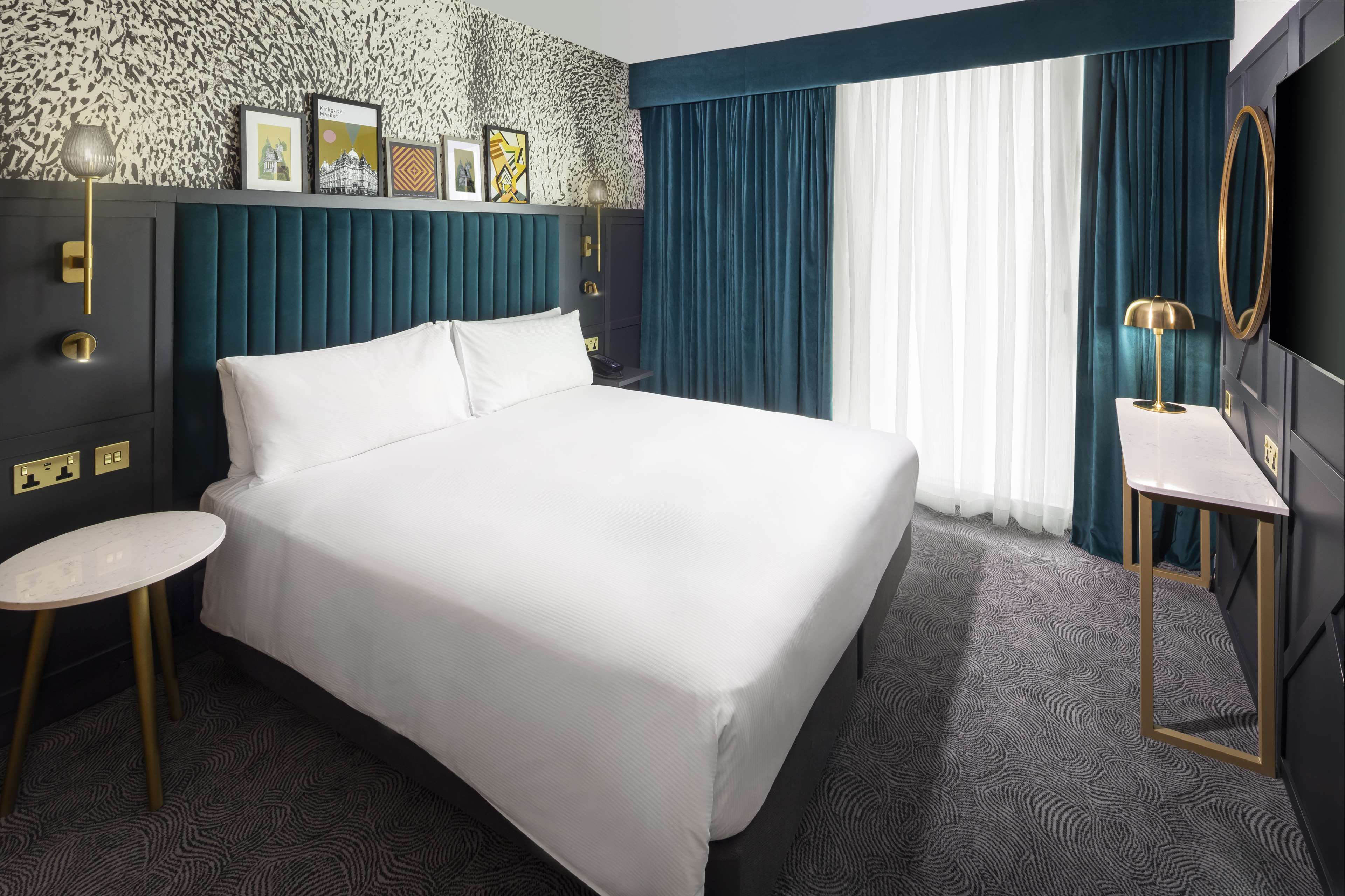 DoubleTree by Hilton Hotel Leeds City Centre - Tap to explore photos