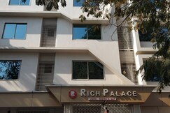 Hotel Rich Palace