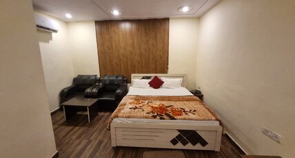 Hotel Shashi Residency Room Type - Deluxe room