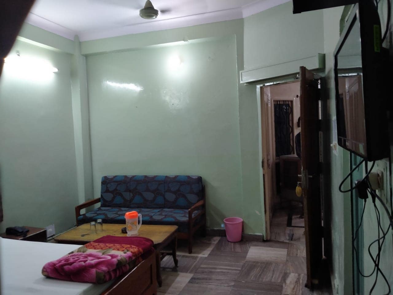 Hotel Rida - Tap to explore photos