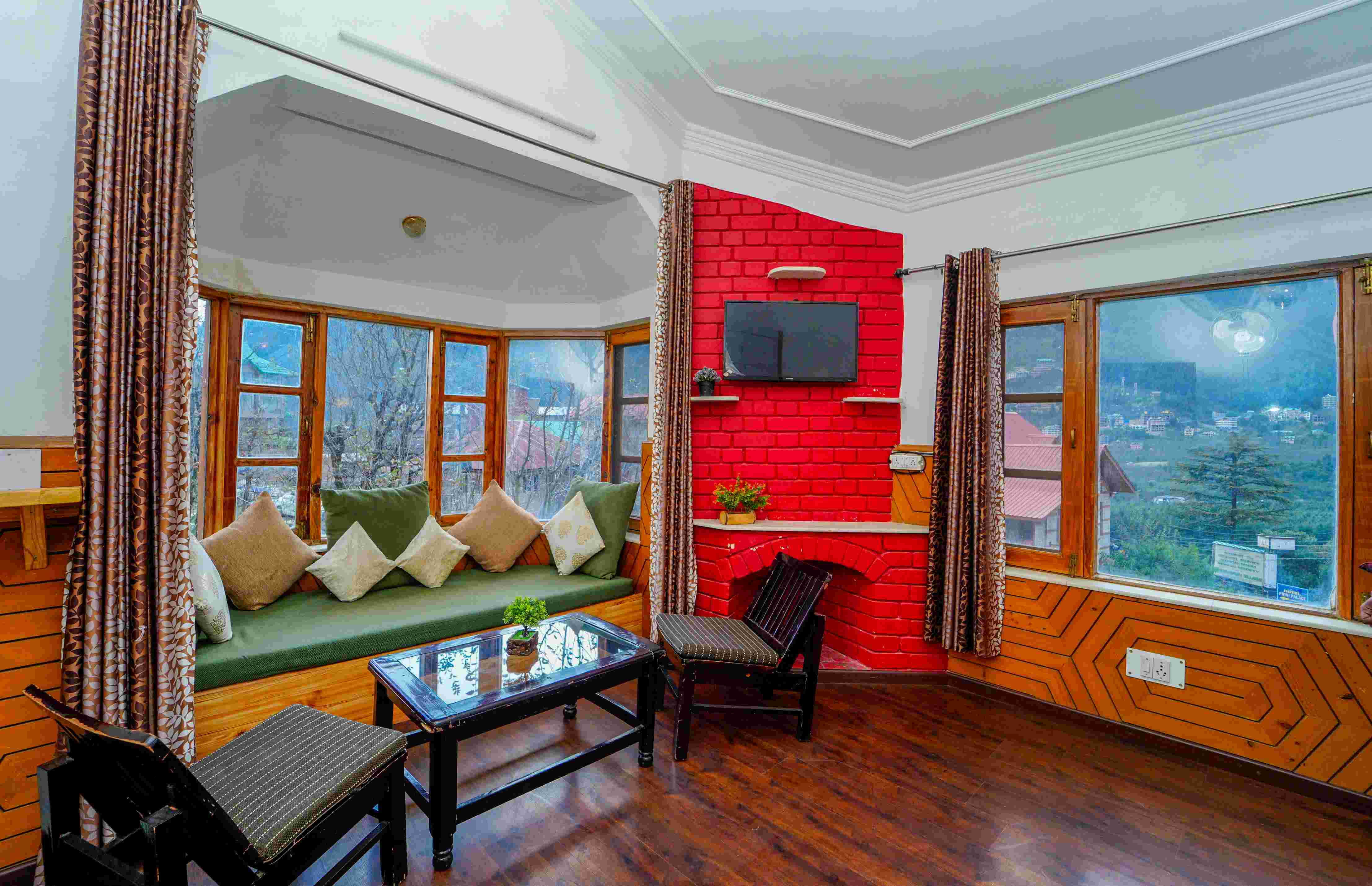 White Mist Cottage - Tap to explore photos