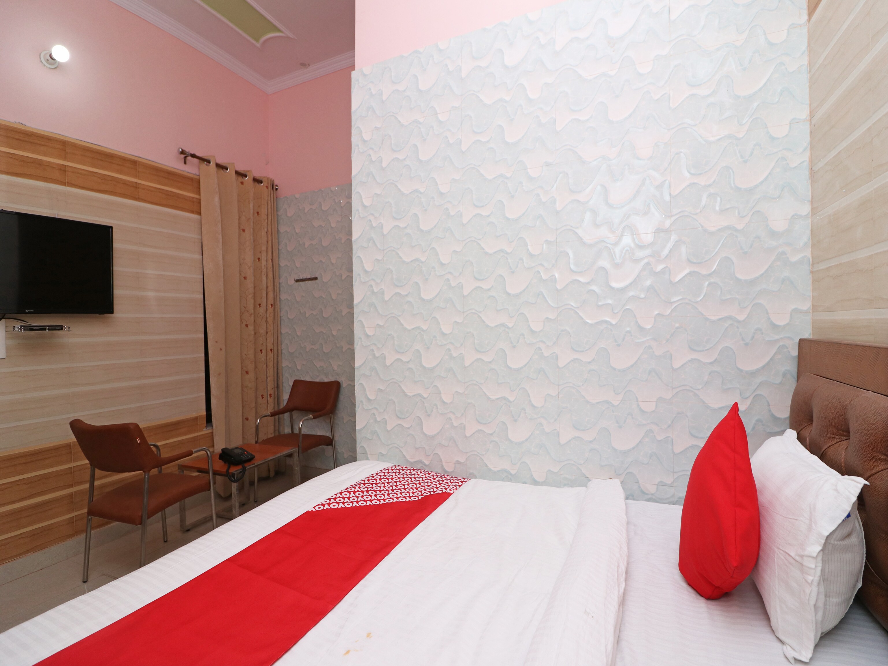 Hotel O Rajshree - Tap to explore photos