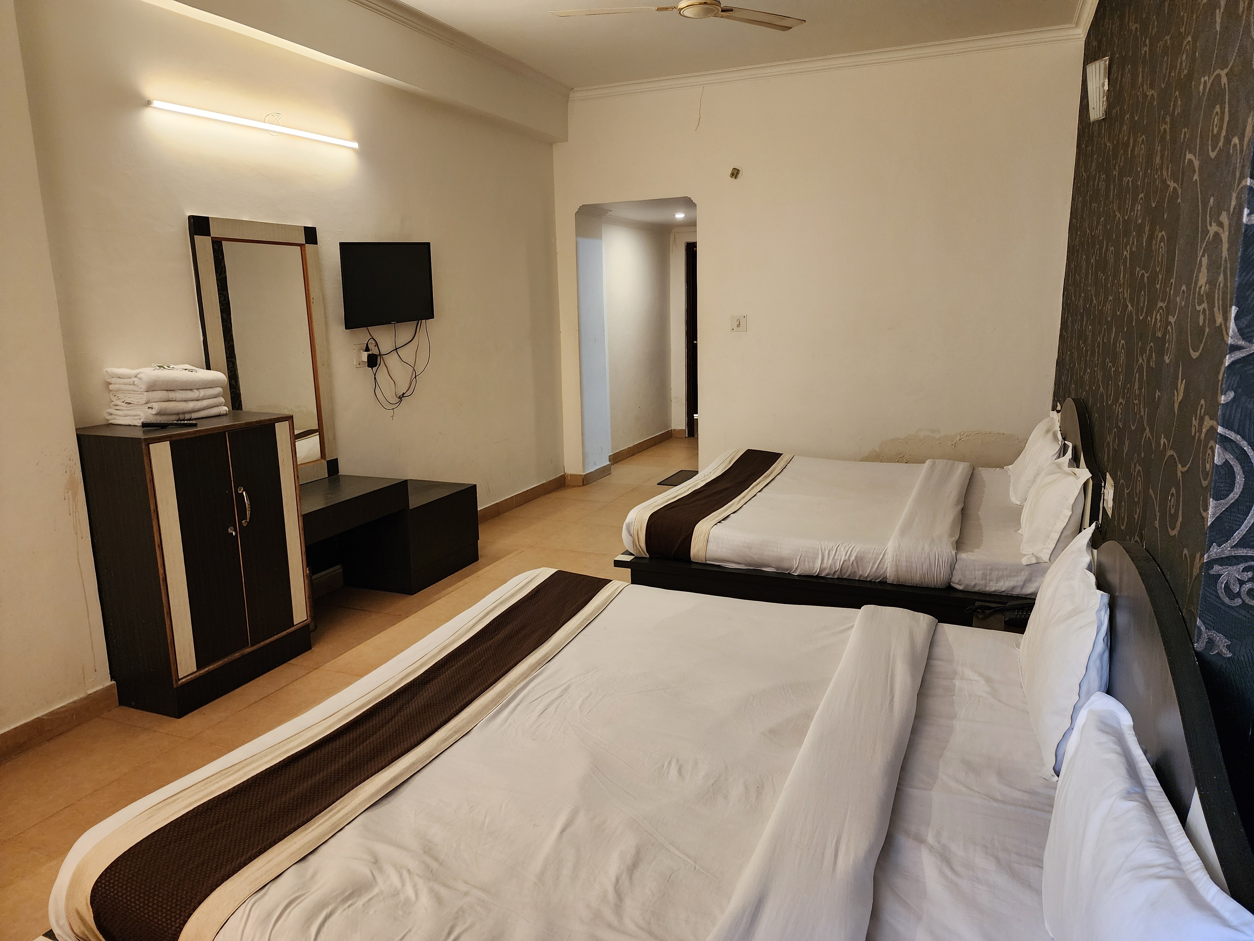 Hotel Shree Ram - Tap to explore photos