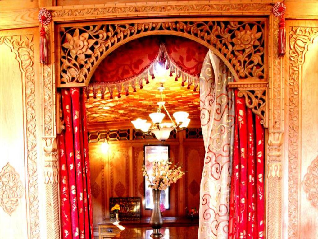Hanief Houseboat - Tap to explore photos