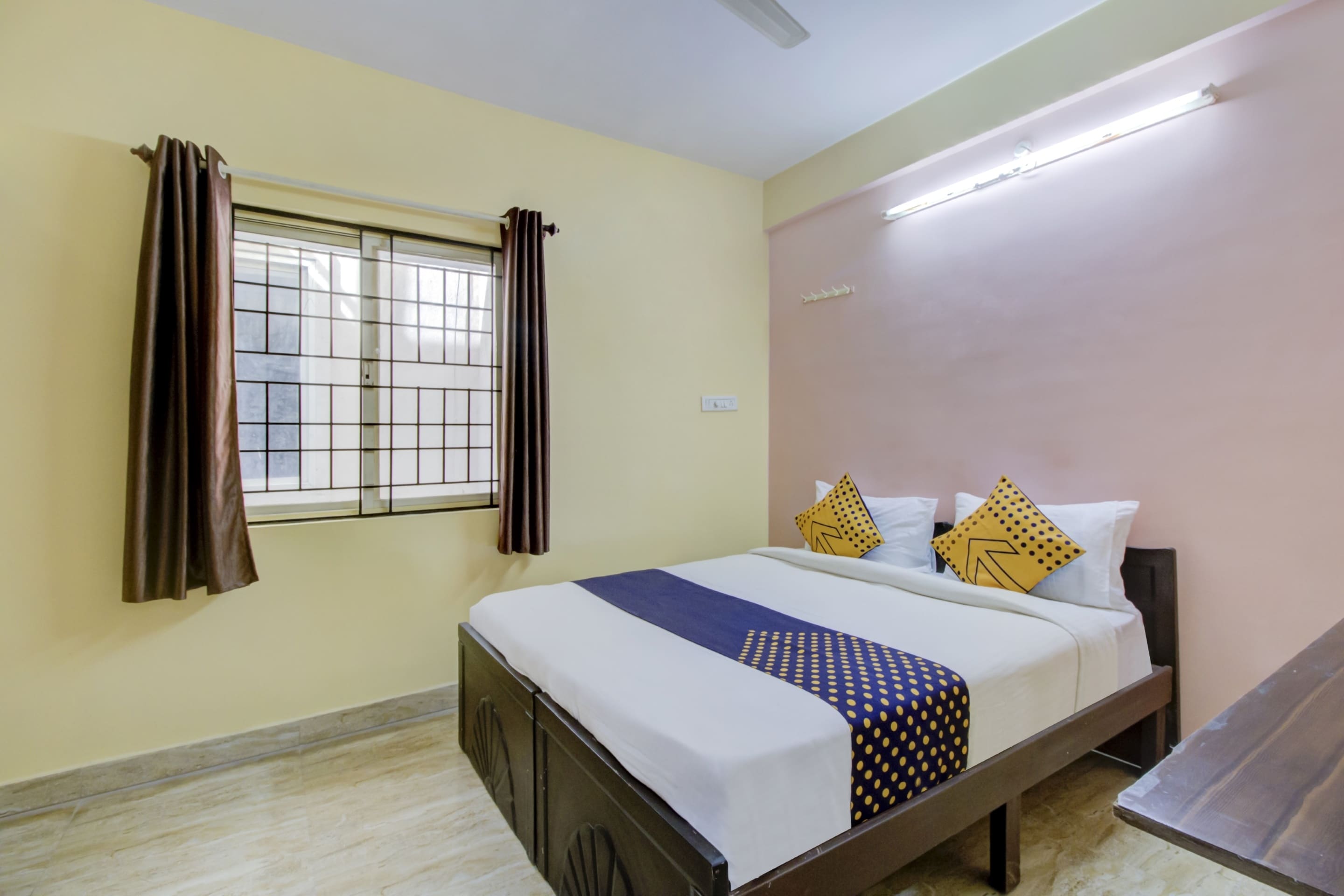 Hotel O Manyata Deluxe - Tap to explore photos