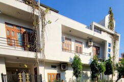 Magenta Retreat | Peaceful Luxury