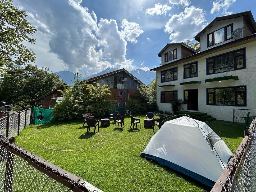 Hotel Forest Inn - Tap to explore photos