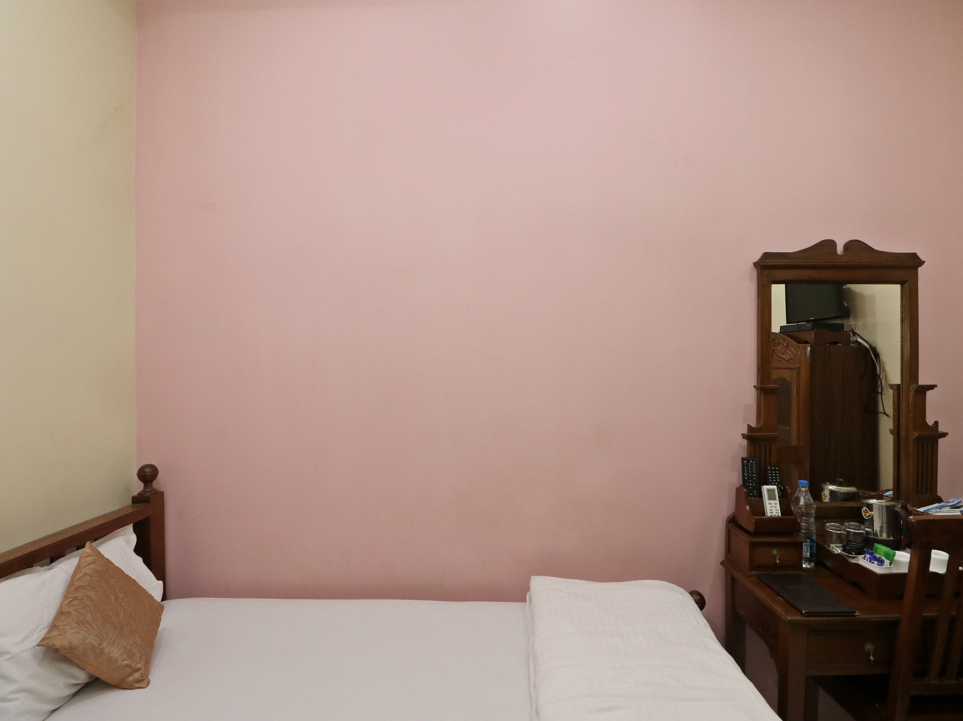 Hotel Cecil - Tap to explore photos