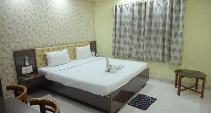 Hotel Jyoti International Room Type - Deluxe  Room