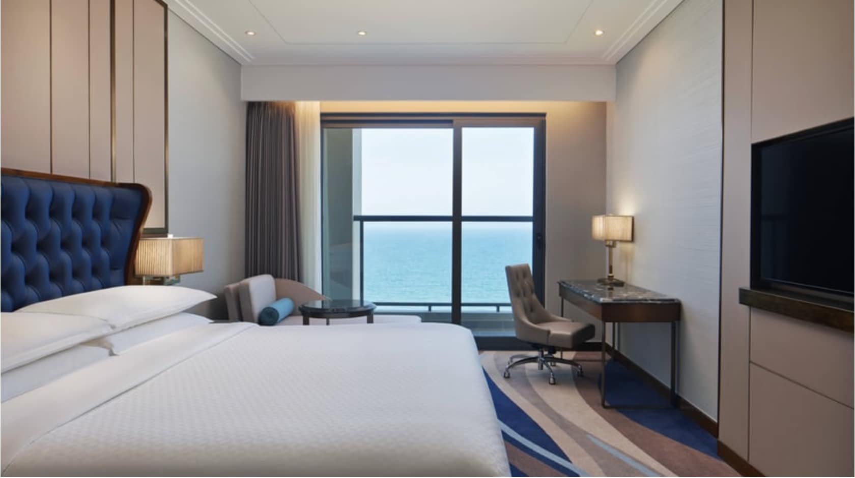 Four Points by Sheraton Danang - Tap to explore photos