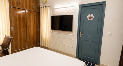 Elegant Peaceful Homestay Comfort Perfect Stay Room Type - Luxury Boutique Homestay in Patparganj | Near IP Extension 