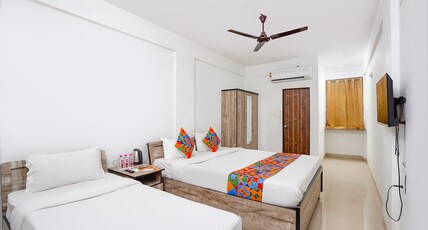 FabHotel Relax - Opp. Hotel Leela Room Type - Premium Room